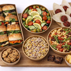 Buffet N°2 - Sandwiches, salads, falafels, crisps and cake bites