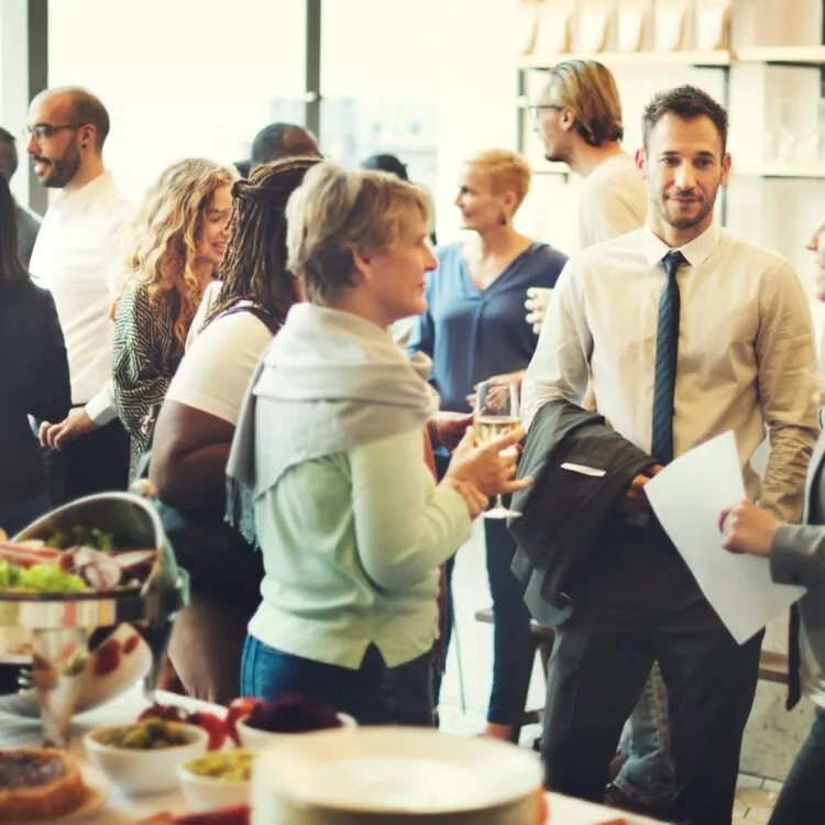 The benefits of using a full-service food and drink caterer for your corporate event